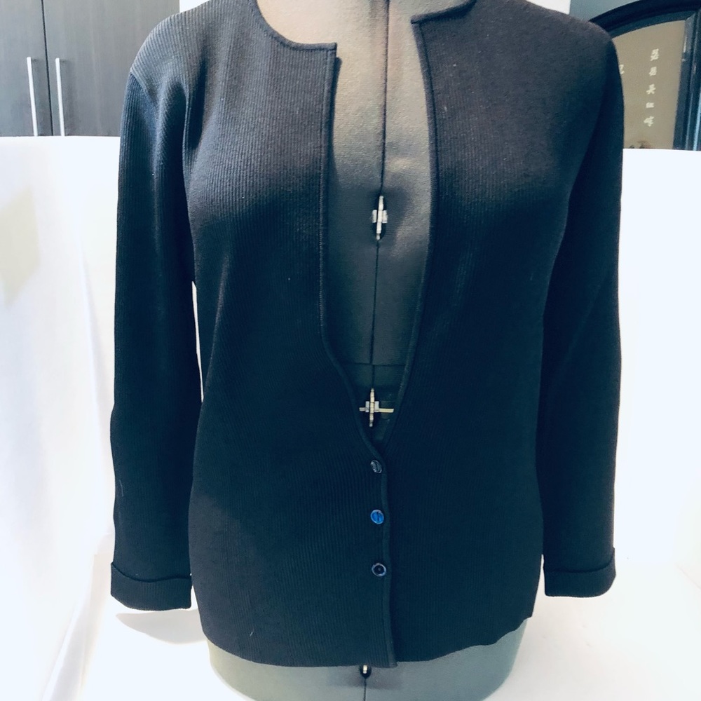 NWOT  Navy Worth Collection Three Button Sweater Size Large